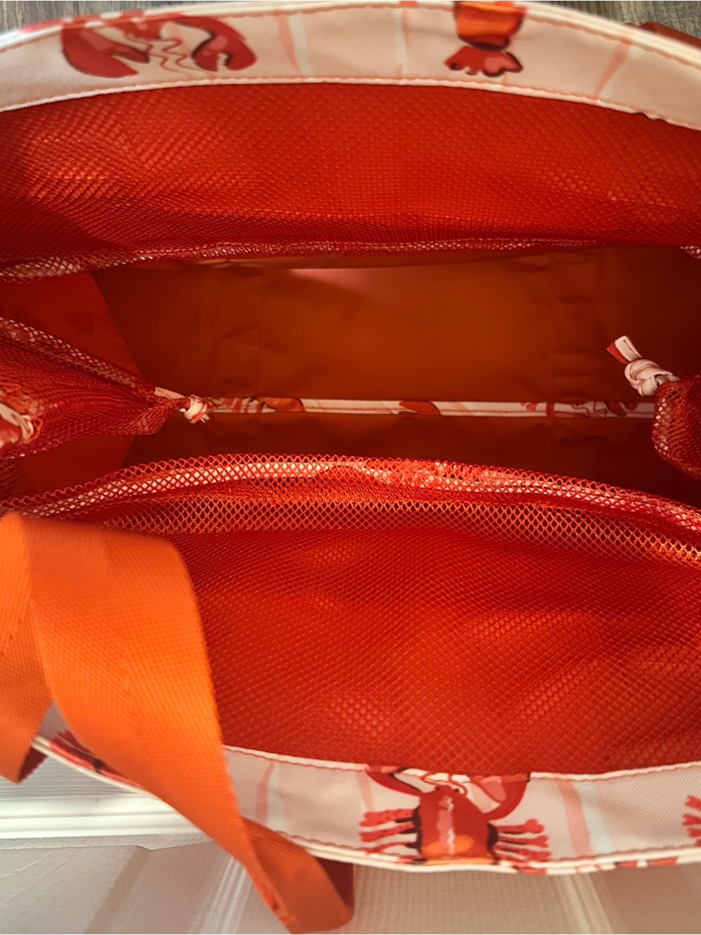 Vera Bradley Red Coral and White large Lobster “Clause”Print Tote - Picture 6 of 8